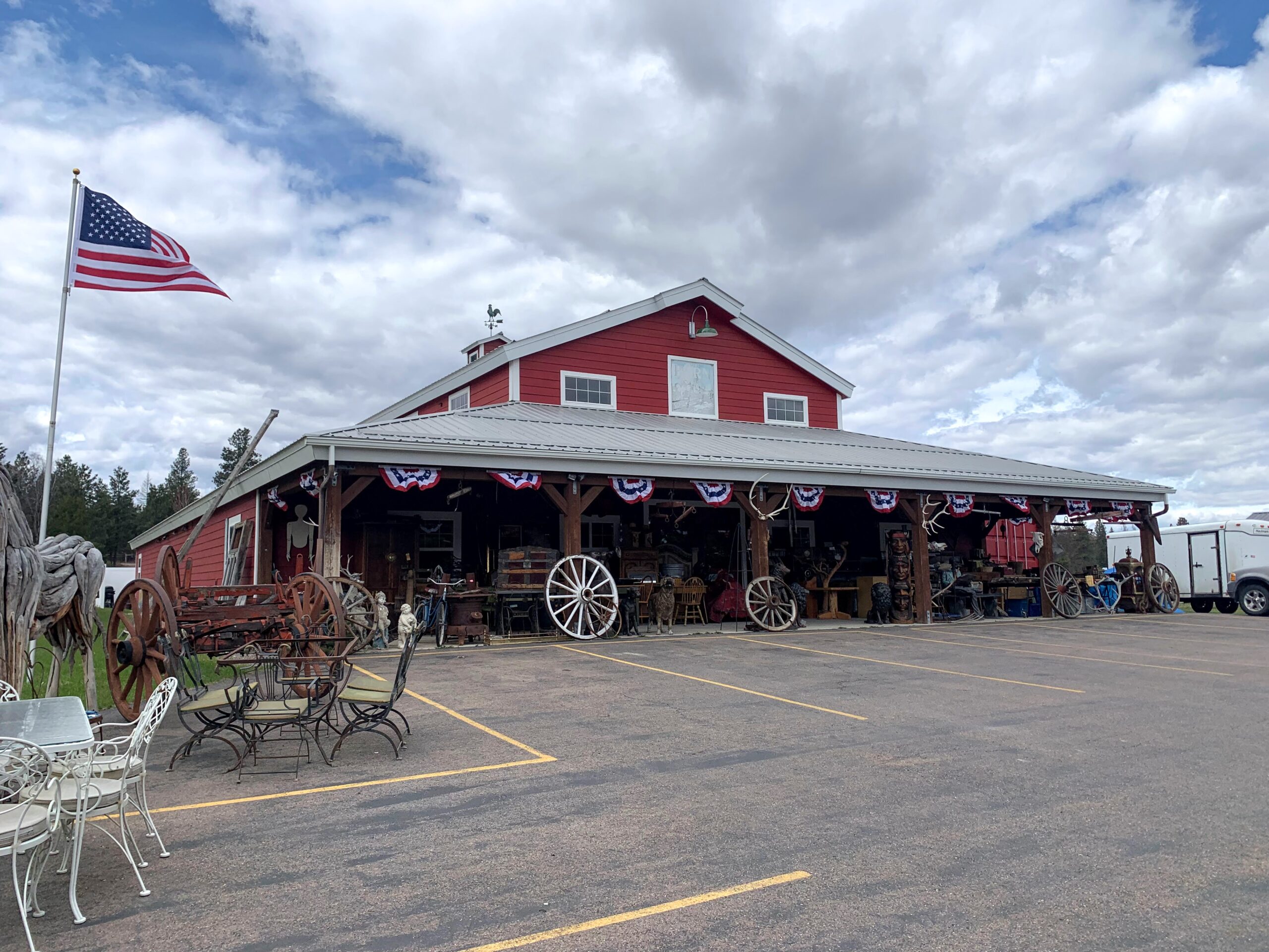 Barn Antiques: Bigfork, Montana photo of outside